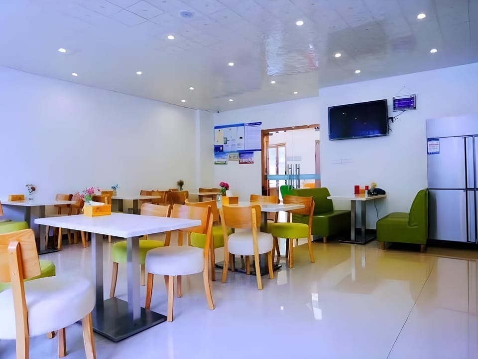 Green Tree Inn Express Zhenjiang Jurong Renmin Road Gexian Lake Hotel in Nanjing