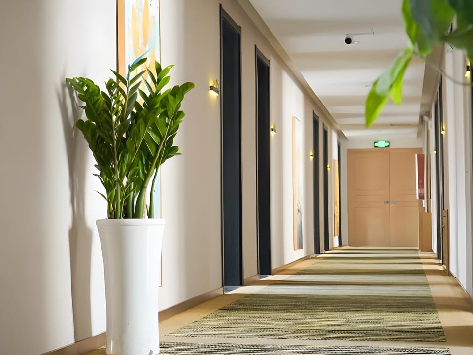 Green Tree Inn Express Qingdao Railway Station Zhanqiao Yacht Wharf Hotel in Qingdao