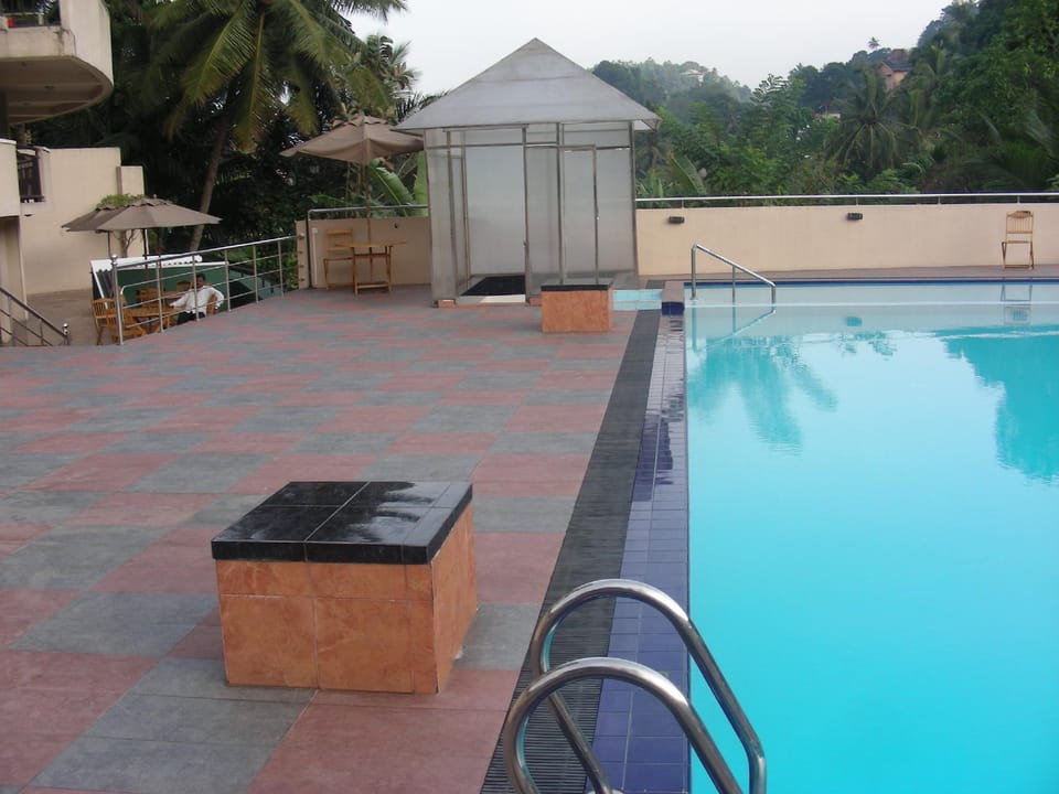 Devon Hotel Hotel in Kandy