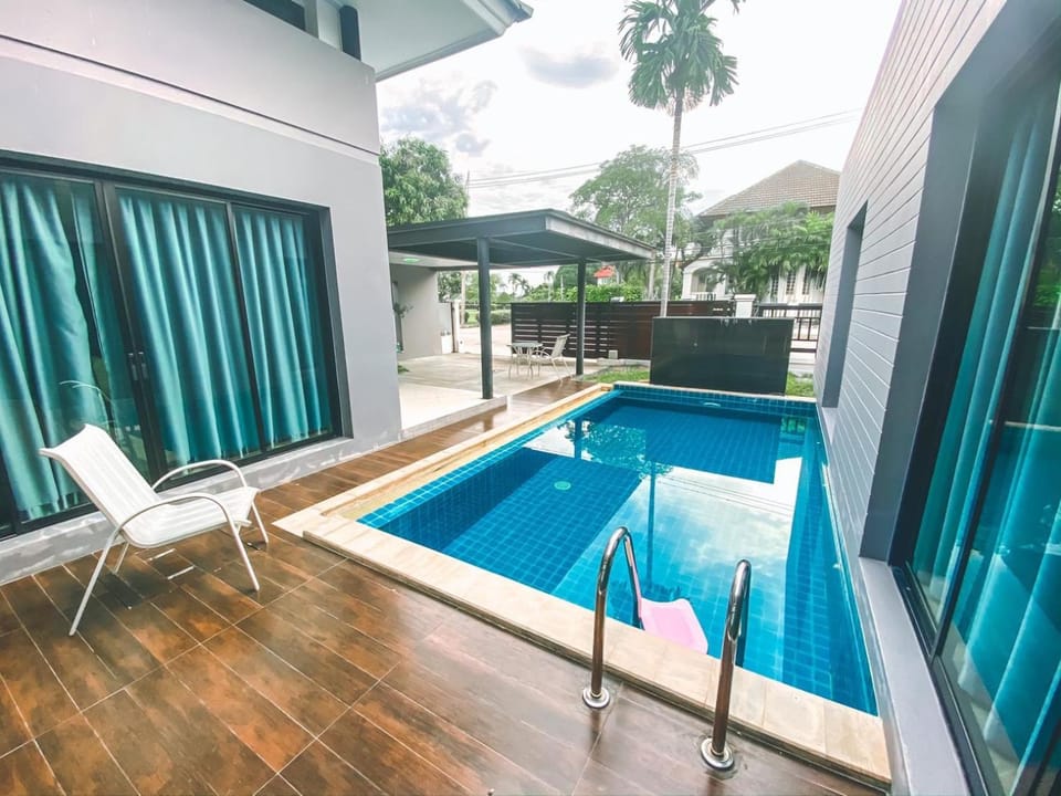 Royal Sammuk Villa Resort in Chon Buri Changwat