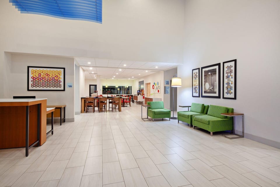 Holiday Inn Express & Suites Rancho Mirage - Palm Spgs Area Hotel in Rancho Mirage