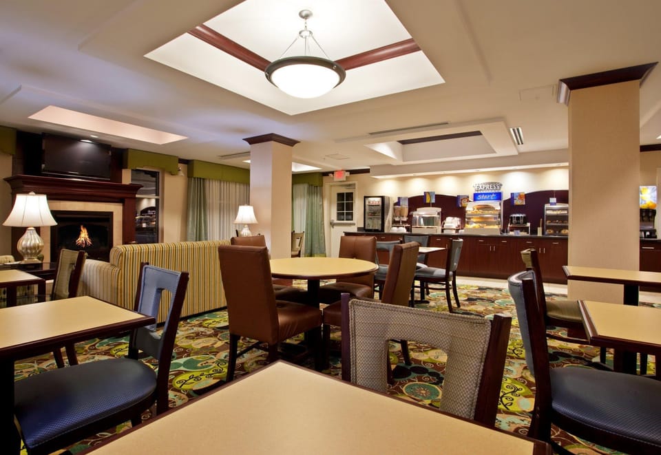 Holiday Inn Express & Suites Dayton South Franklin By IHG Hotel in Ohio