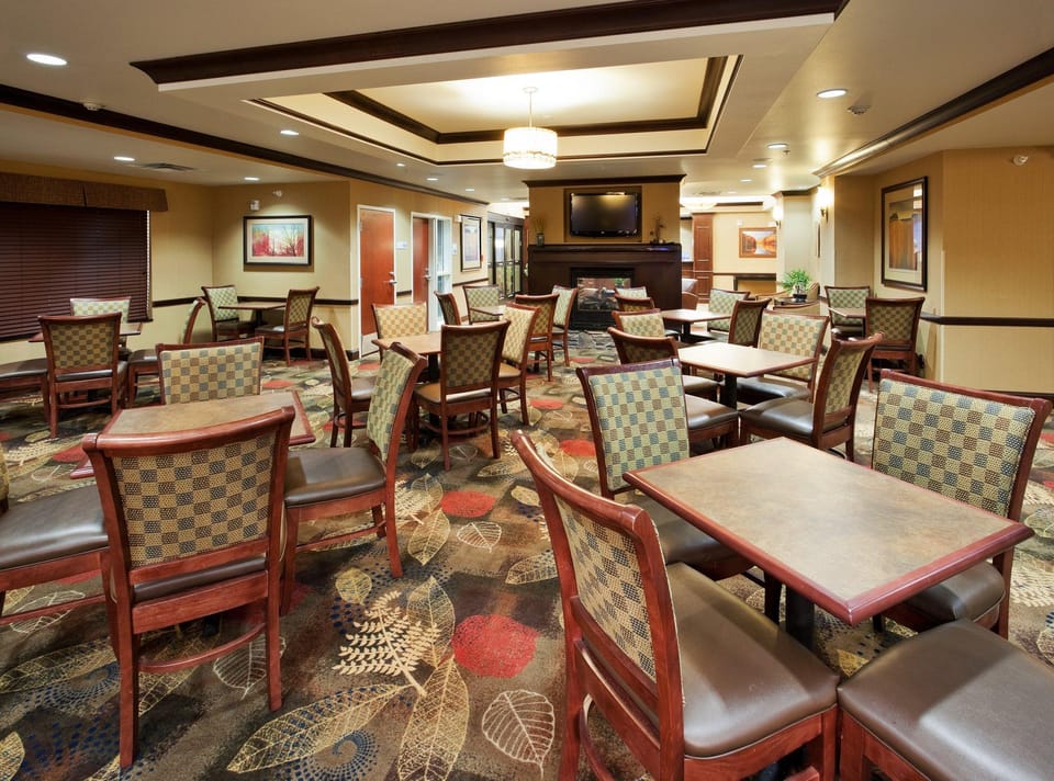 Holiday Inn Express and Suites Great Falls By IHG Hotel in Great Falls