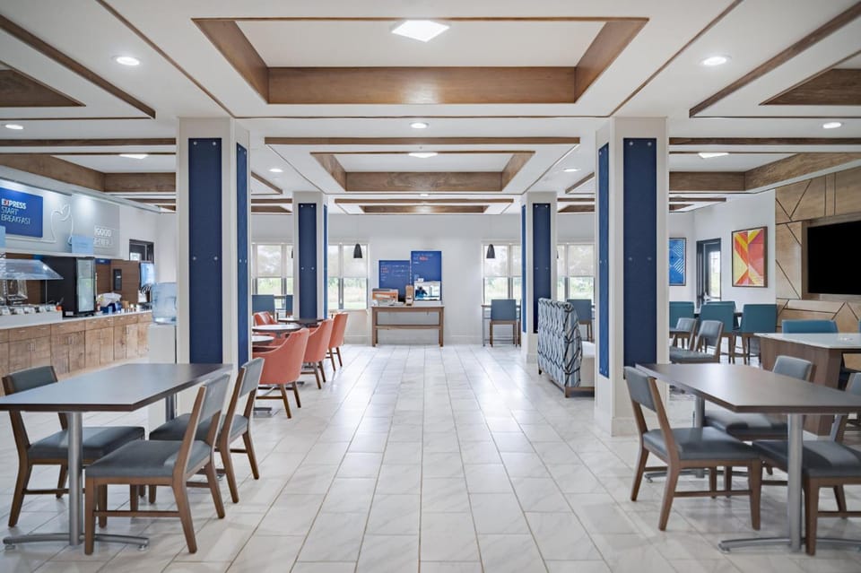 Holiday Inn Express Pratt By IHG Hotel in Kansas