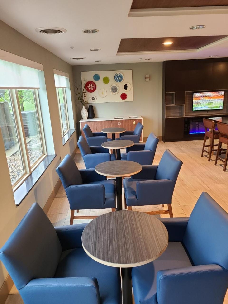 Shared lounge/TV area