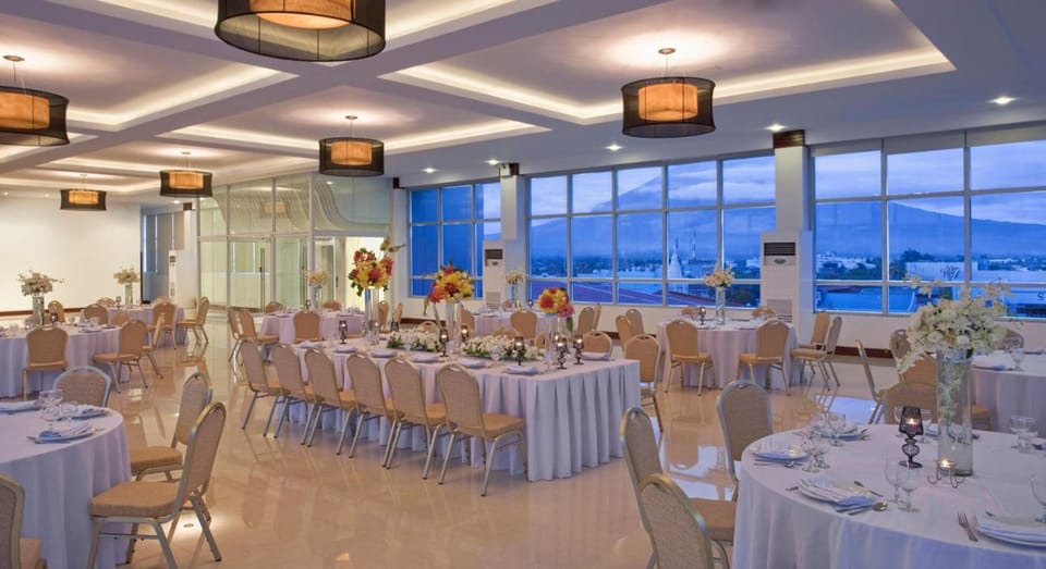 Hotel St. Ellis Hotel in Bicol
