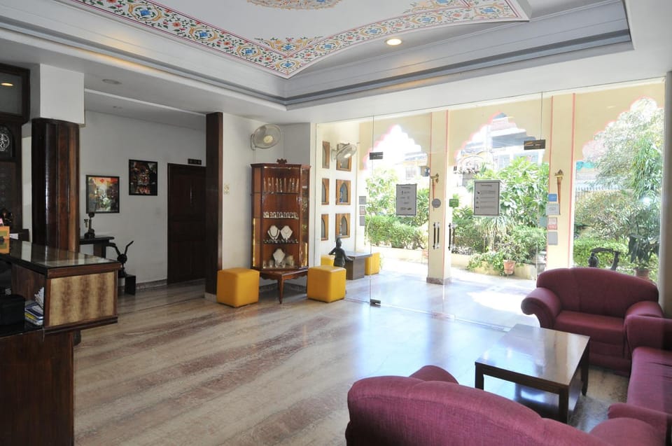 Hotel H R Palace Hotel in Jaipur