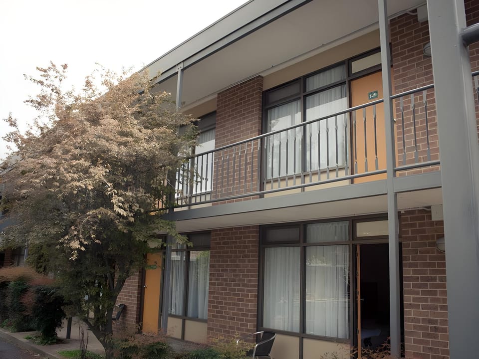 Red Cedars Motel Motel in Canberra