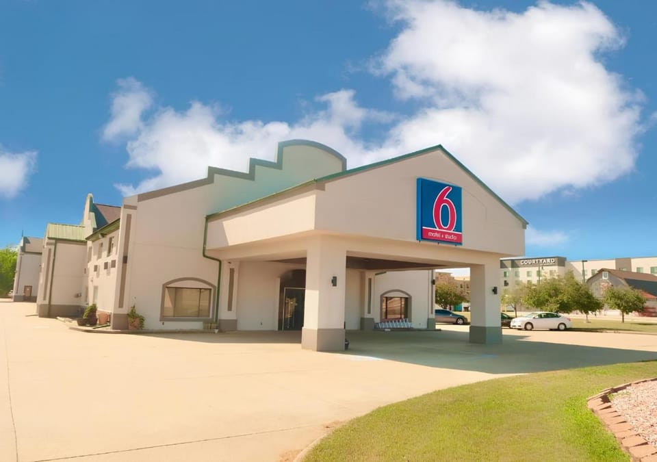 Motel 6 Elkhart, IN Hotel in Elkhart