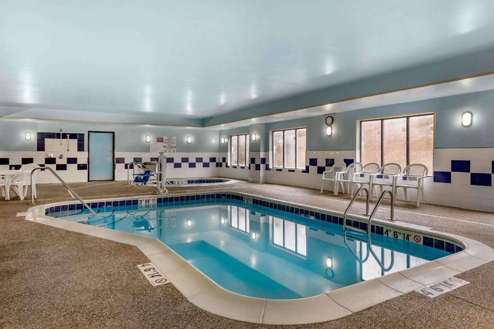 Comfort Suites Elkhart South Hotel in Elkhart