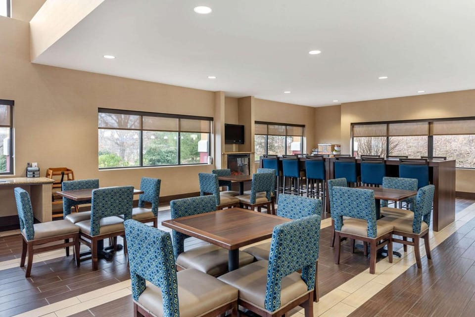 Comfort Suites Elkhart South Hotel in Elkhart