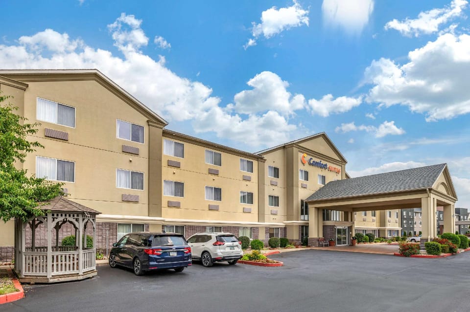 Comfort Suites Elkhart North Hotel in Elkhart
