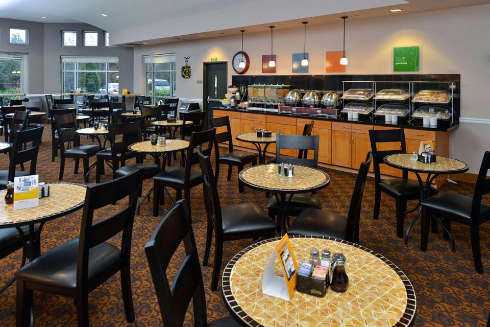 Comfort Suites Airport Tukwila Seattle Hotel in Tukwila