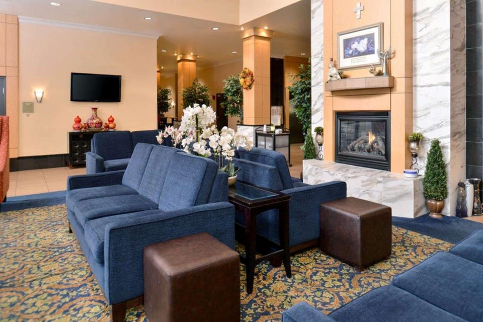 Comfort Suites Airport Tukwila Seattle Hotel in Tukwila