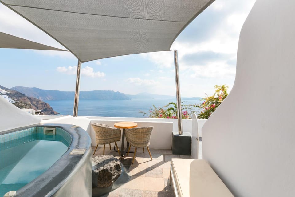 Secret Legend Suites Hotel in Oia