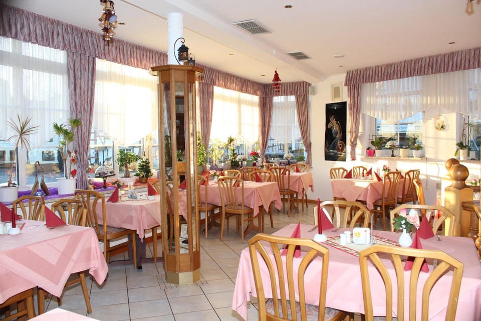 Hotel- Restaurant Zum Kleinen Konig Hotel in Hesse