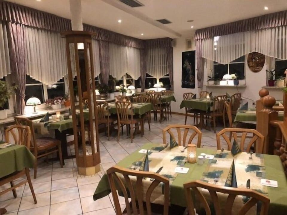 Hotel- Restaurant Zum Kleinen Konig Hotel in Hesse