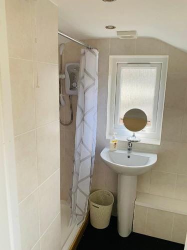 Nevis Rooms - Self check in with free onsite Parking Hotel in Fort William