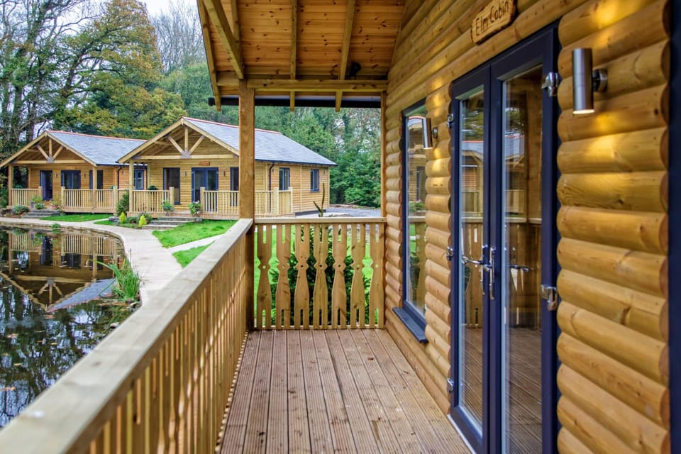Canada Lodge and Lake Hotel in Wales