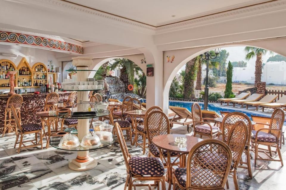 Black Sandy Beach Hotel in Perissa