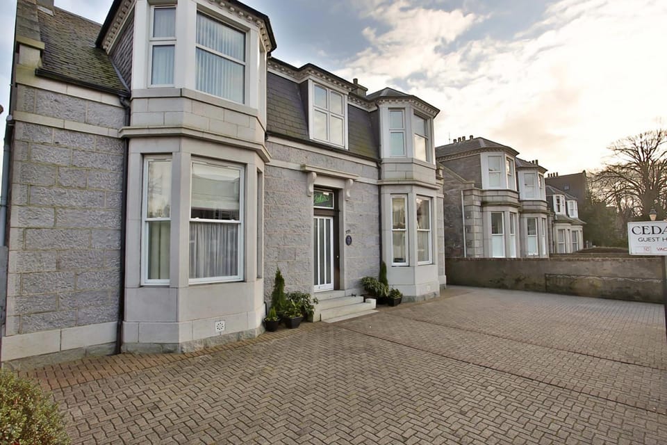 Cedars Guest House Hotel in Aberdeen