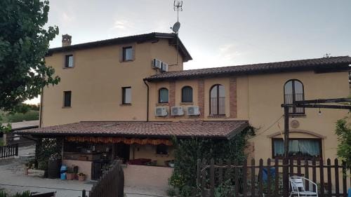 La Locanda dei Cavalieri Affittacamere Hotel in Emilia-Romagna