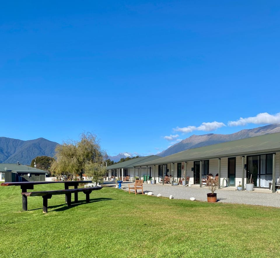 Heritage Park Lodge Motel in West Coast