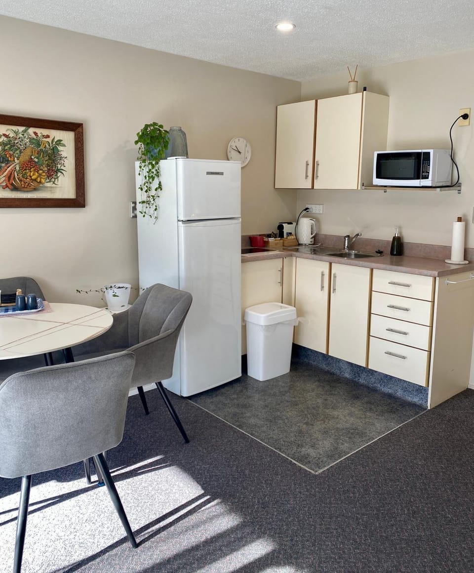Heritage Park Lodge Motel in West Coast