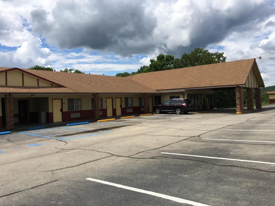 Village Inn of Hardy Hotel in Hardy