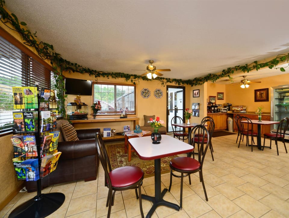 Village Inn of Hardy Hotel in Hardy