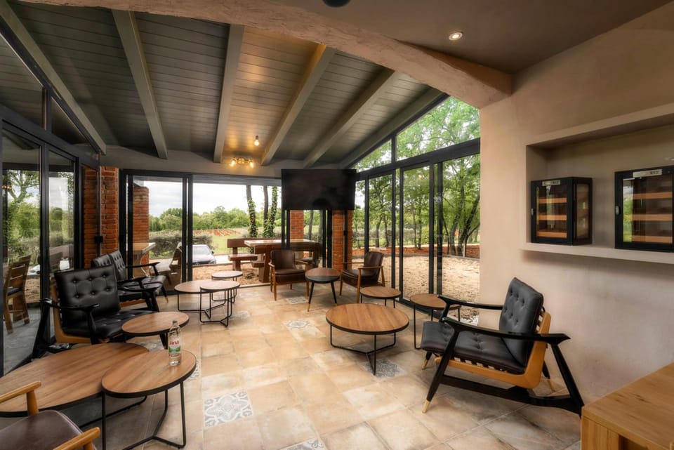 Shared lounge/TV area