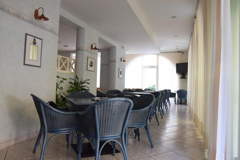 Shared lounge/TV area