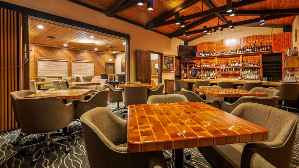 Best Western Plus Tree House Hotel in Mount Shasta
