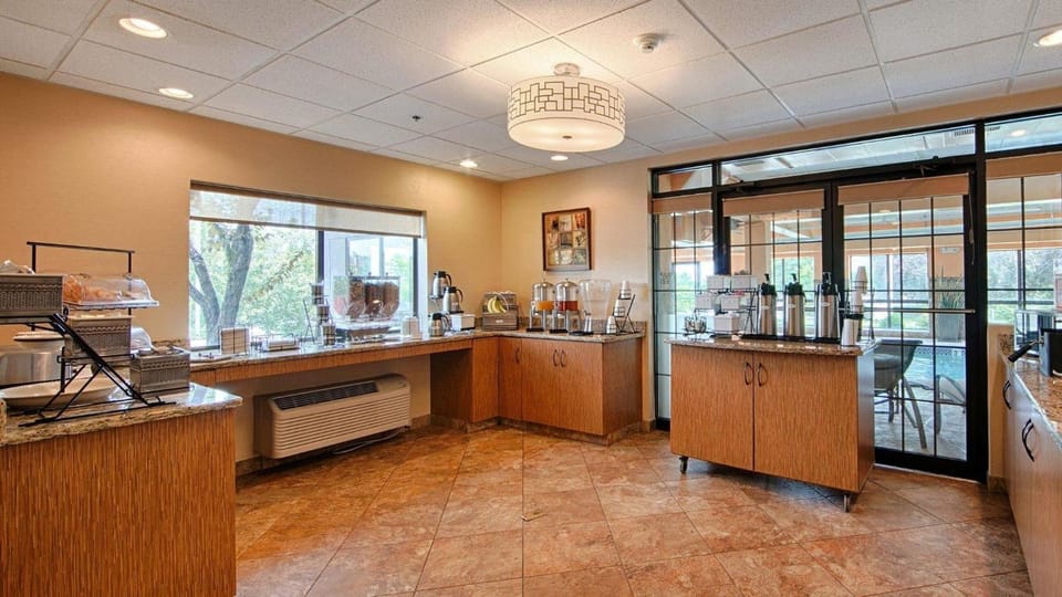 Comfort Inn & Suites Copley Akron Hotel in Fairlawn