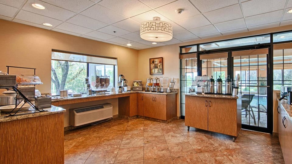 Comfort Inn & Suites Copley Akron Hotel in Fairlawn