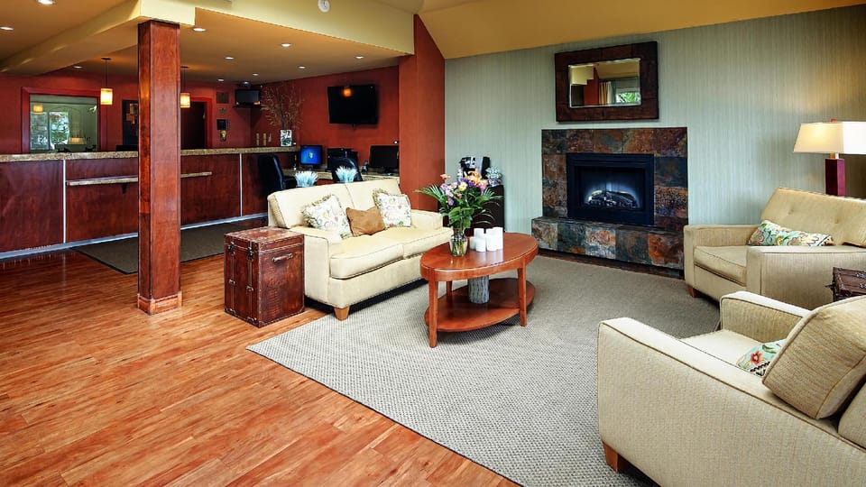 Best Western Plus Emerald Isle Hotel Hotel in Sidney