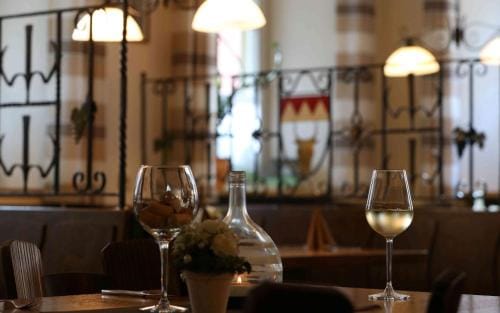 Gasthof Hotel Weinbau "Zum Goldenen Ochsen" Inn in Hesse