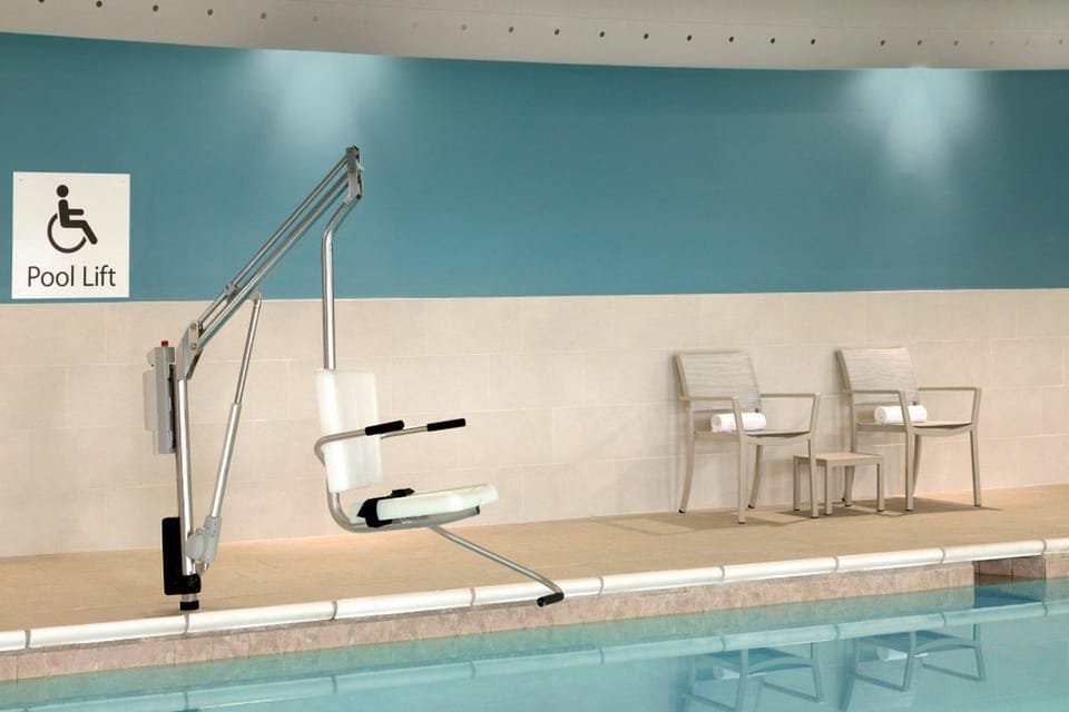 Holiday Inn Express & Suites Cincinnati NE - Red Bank Road By IHG Hotel in Cincinnati