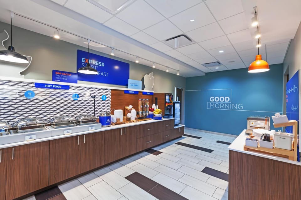 Holiday Inn Express & Suites Tulsa South - Woodland Hills By IHG Hotel in Tulsa