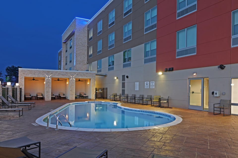 Holiday Inn Express & Suites Tulsa South - Woodland Hills By IHG Hotel in Tulsa