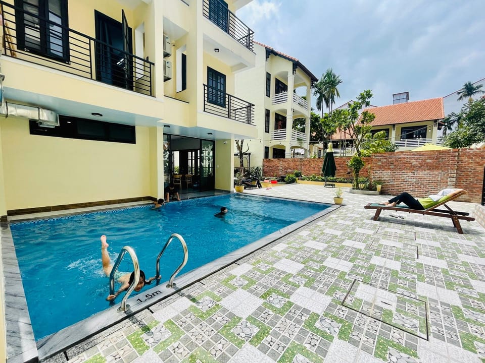 Swimming pool