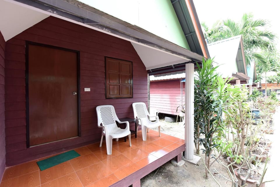 Phi Phi Twin Palms Bungalow Resort in Krabi Changwat