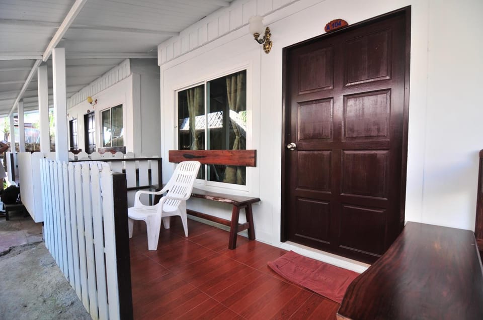 Phi Phi Twin Palms Bungalow Resort in Krabi Changwat