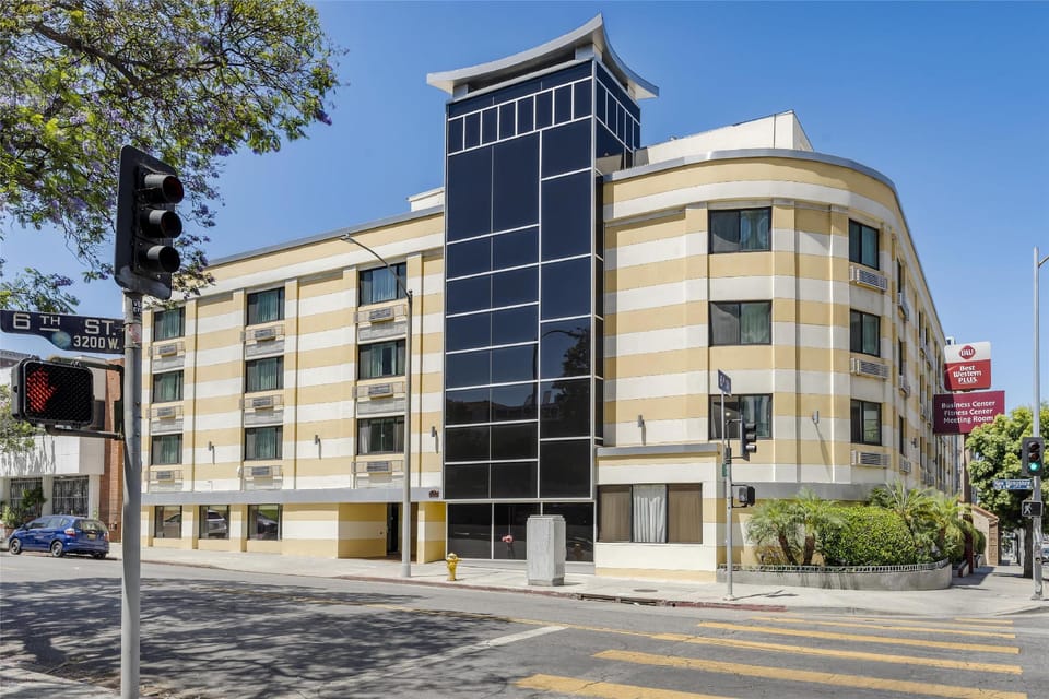 Best Western Plus LA Mid-Town Hotel Hotel in San Fernando Valley