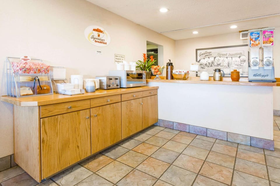 Super 8 by Wyndham Grand Junction Colorado Hotel in Grand Junction