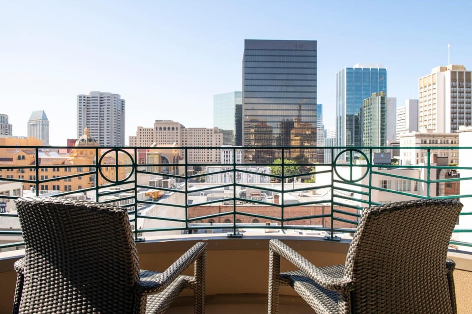 Wyndham Harbour Lights Hotel in Gaslamp Quarter