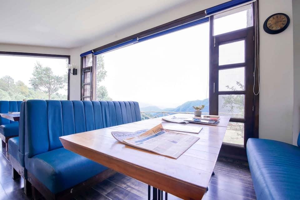 Woodsmoke Retreat Hotel in Shimla