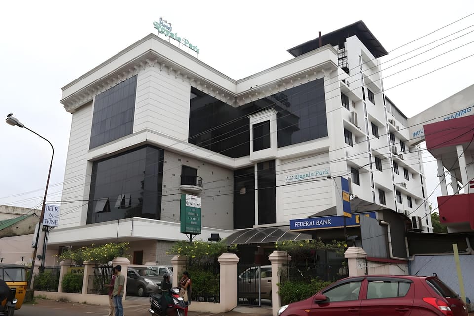 Hotel Royale Park Hotel in Alappuzha