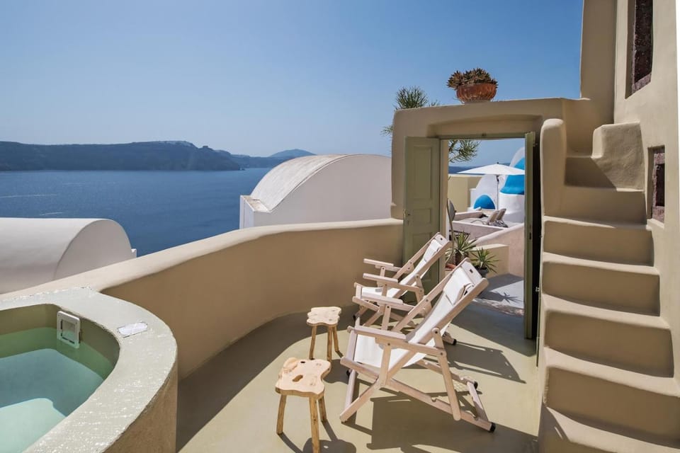 Cosmoia Cave House Hotel in Oia