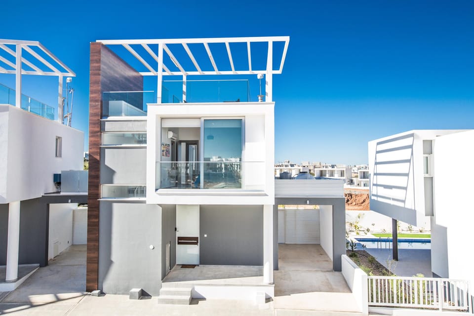 Villa Prol25, Beautiful 2bdr Protaras Villa with Pool, Close to Fig Tree Bay Resort in Protaras